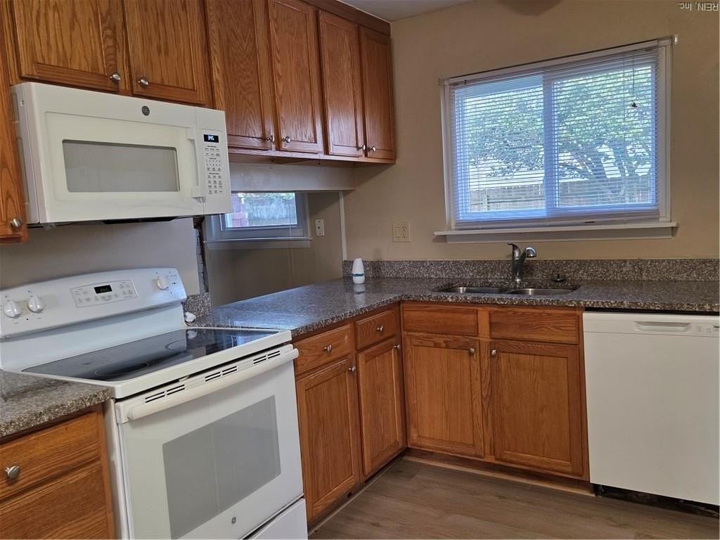 604 Sandy Springs Ln - Photo 7 of 17