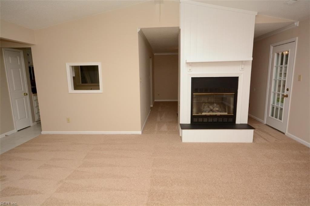 921 Daimler Dr - Photo 5 of 39