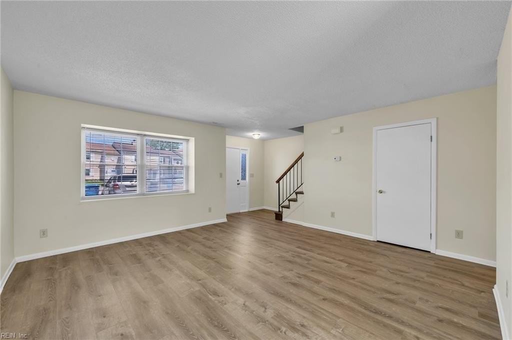 705 Spence Cir - Photo 2 of 20