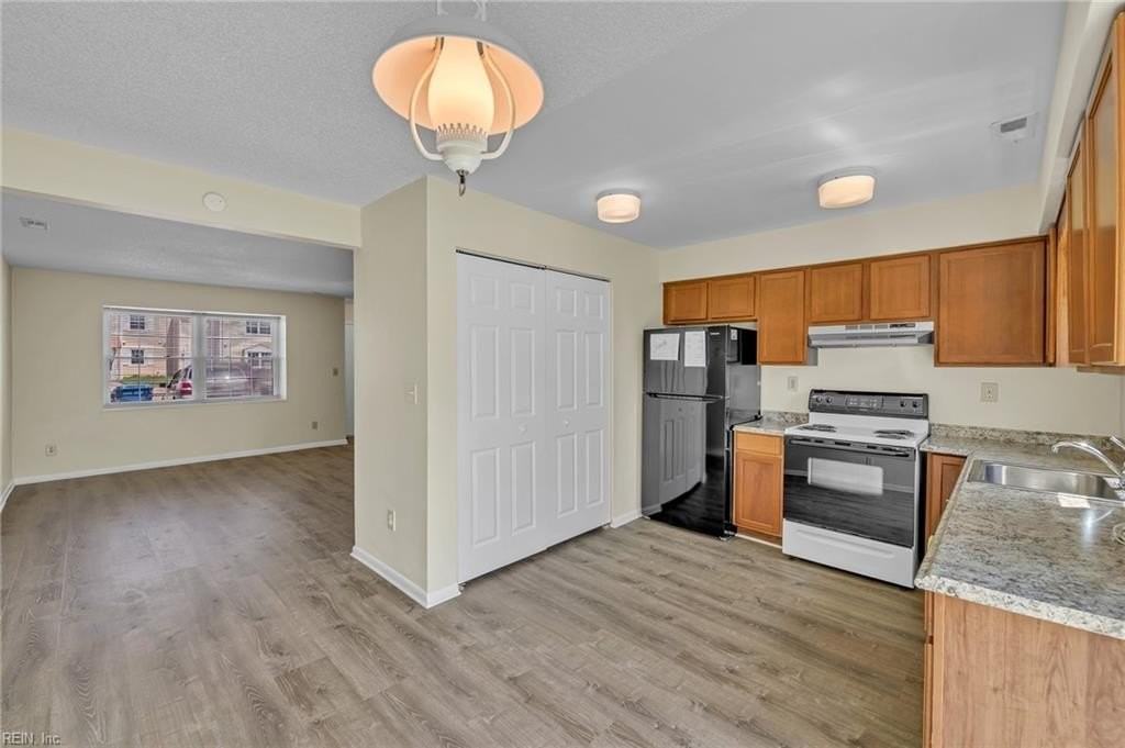 705 Spence Cir - Photo 3 of 20