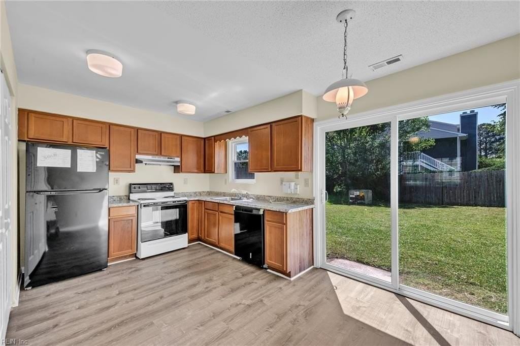 705 Spence Cir - Photo 4 of 20