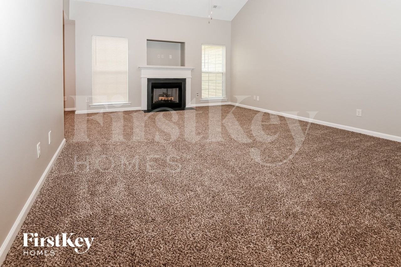 3235 Leicester Dr - Photo 2 of 14