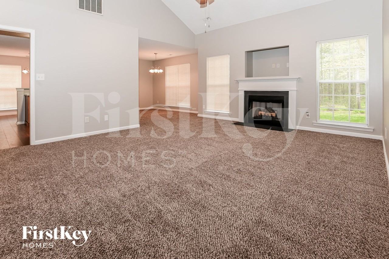 3235 Leicester Dr - Photo 3 of 14