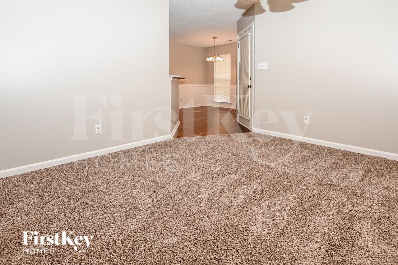 3235 Leicester Dr - Photo 4 of 14