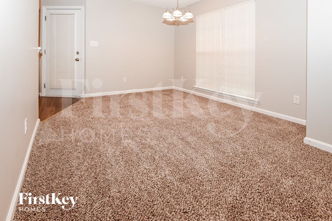 3235 Leicester Dr - Photo 6 of 14