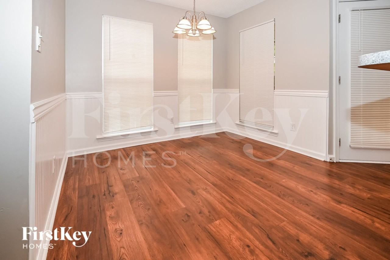 3235 Leicester Dr - Photo 7 of 14