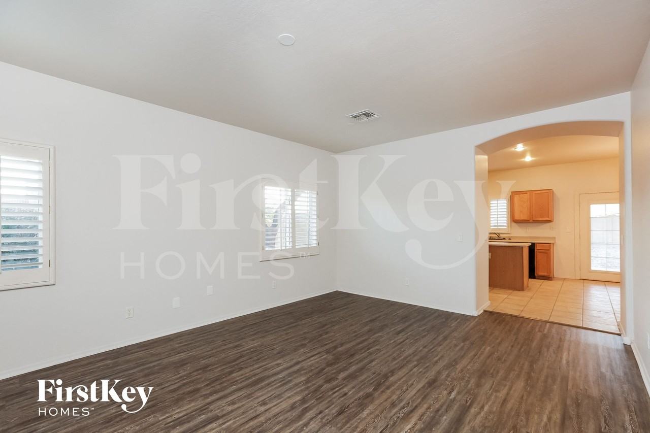 15457 W Port Au Prince Ln - Photo 3 of 15