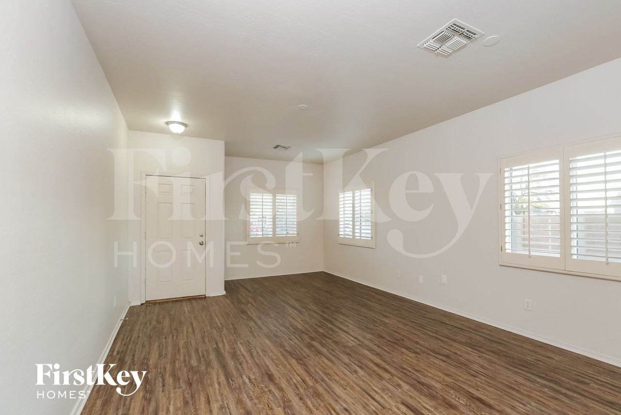 15457 W Port Au Prince Ln - Photo 4 of 15