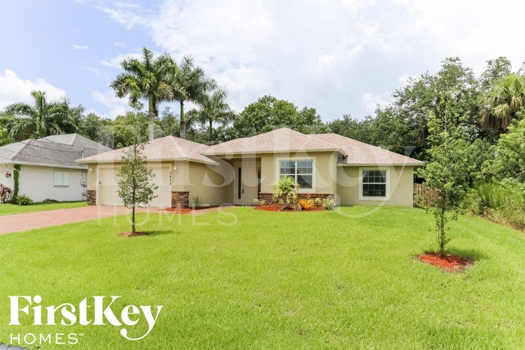 980 Sw Del Rio Blvd - Photo 2 of 15