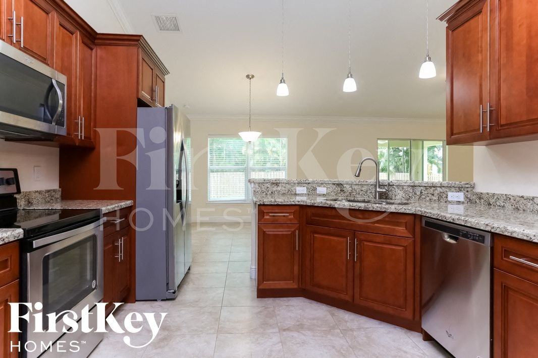 980 Sw Del Rio Blvd - Photo 6 of 15