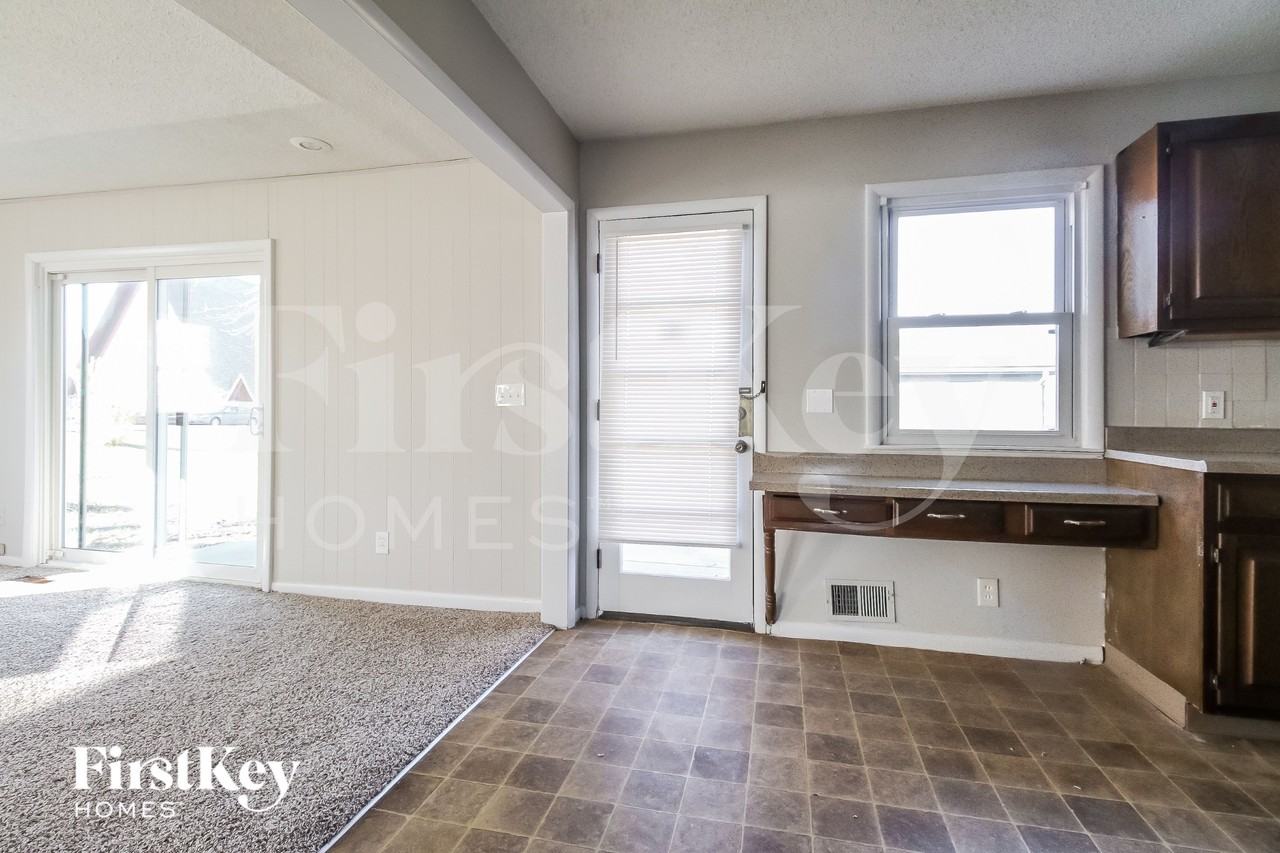 9348 Minnesota Ave - Photo 6 of 16