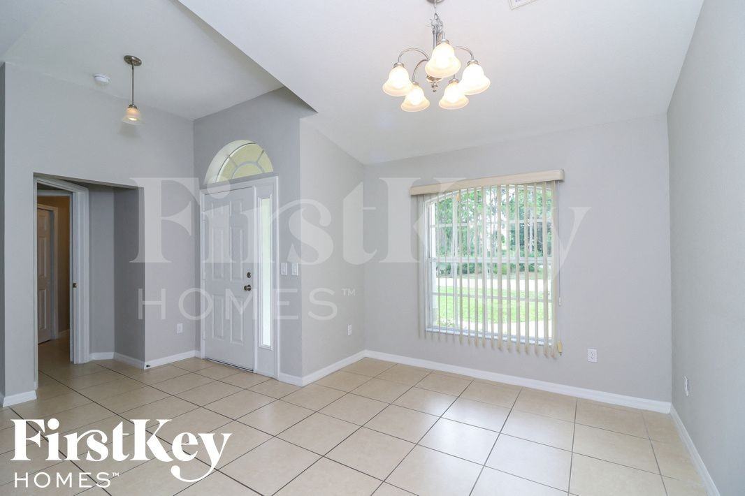 9041 Irving Rd - Photo 4 of 15