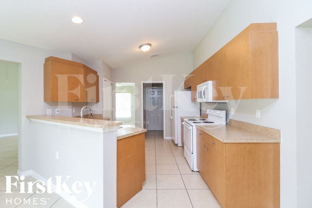 9041 Irving Rd - Photo 5 of 15