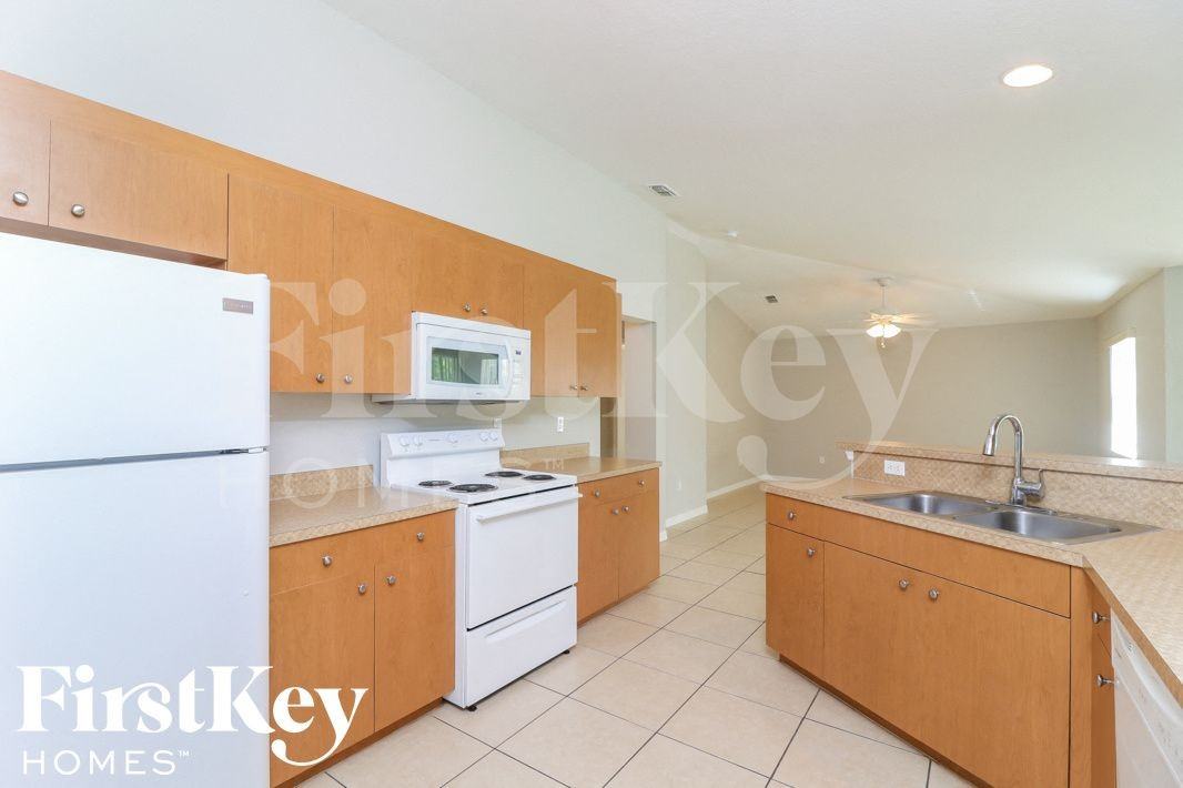 9041 Irving Rd - Photo 6 of 15