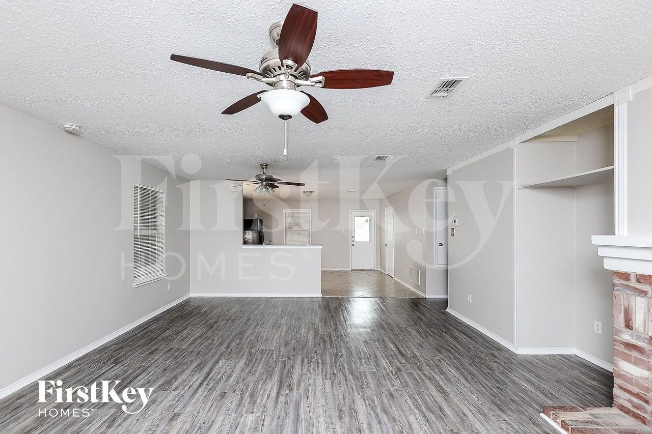 8771 Cove Meadow Ln - Photo 2 of 15