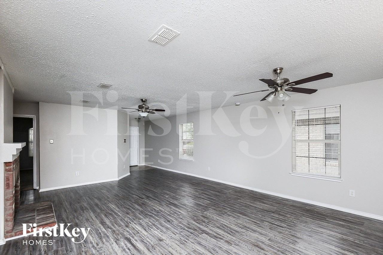 8771 Cove Meadow Ln - Photo 4 of 15