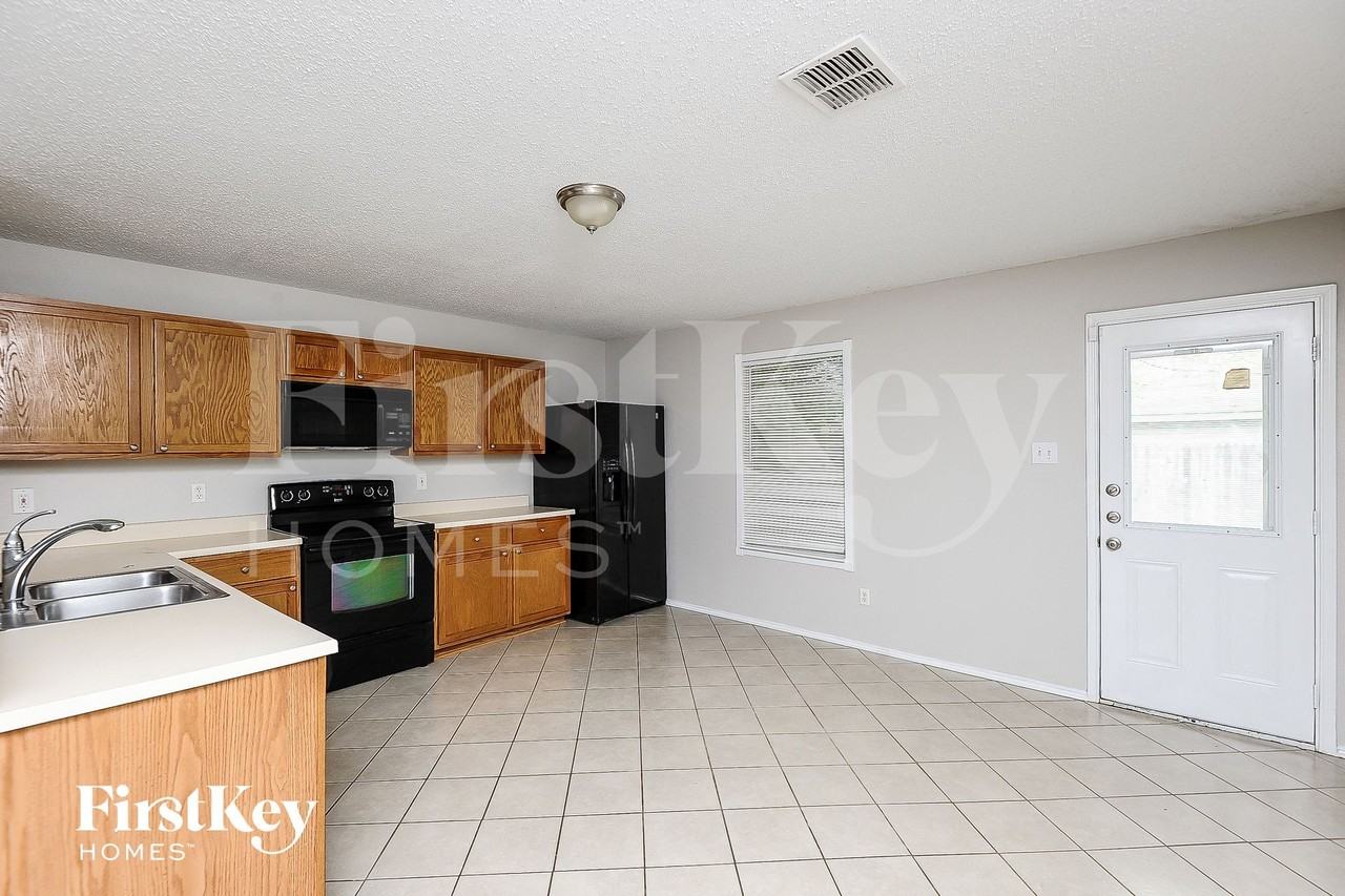 8771 Cove Meadow Ln - Photo 6 of 15