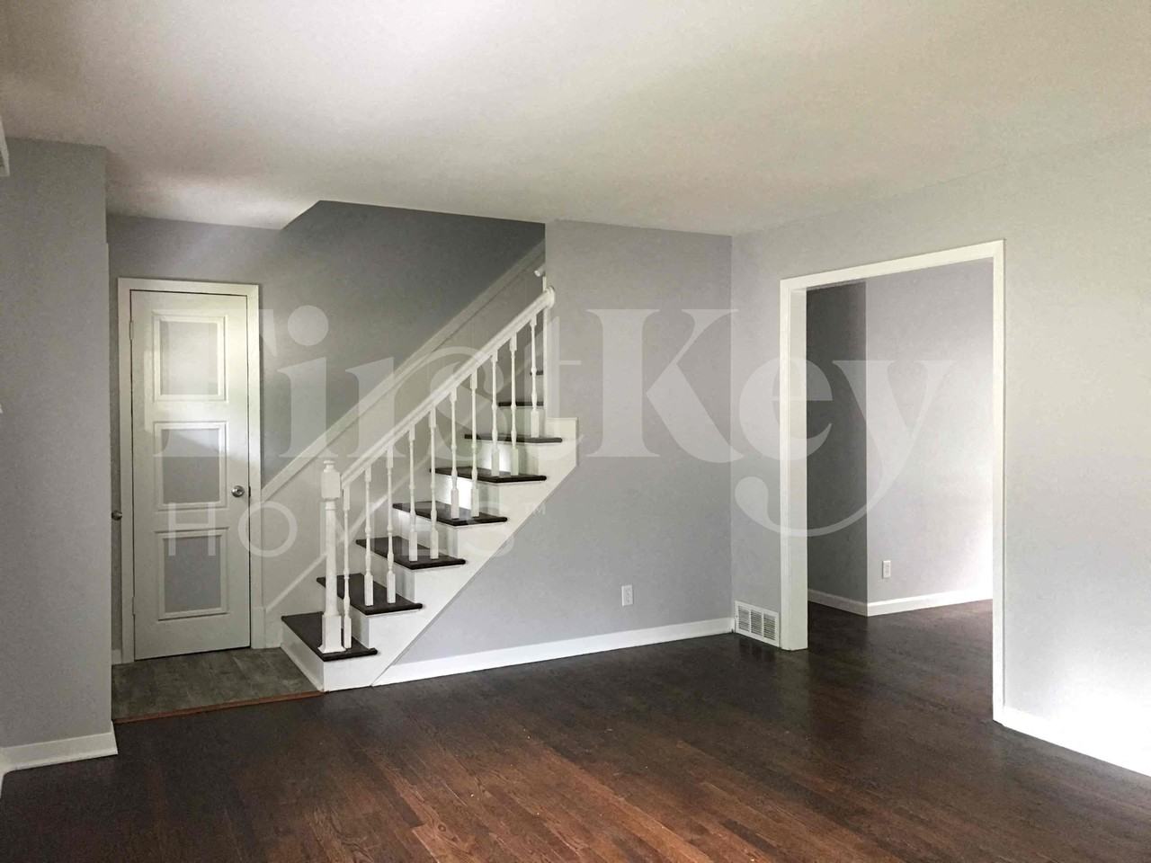 8712 Marty Ln - Photo 3 of 28