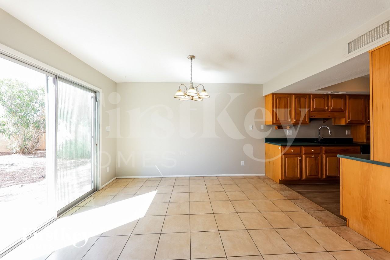 8647 E Fillmore St - Photo 4 of 16