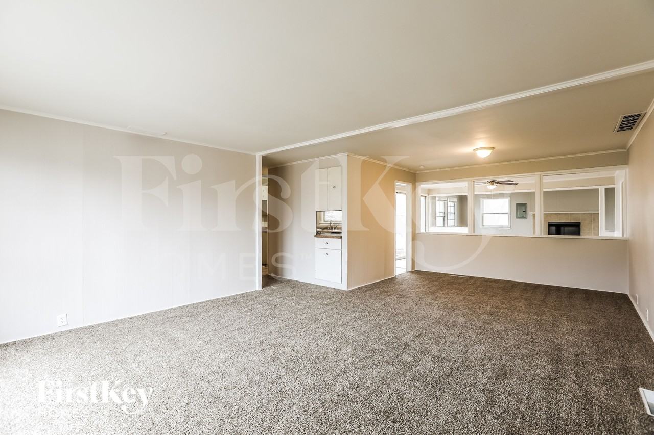 803 Ne 61st St - Photo 5 of 15