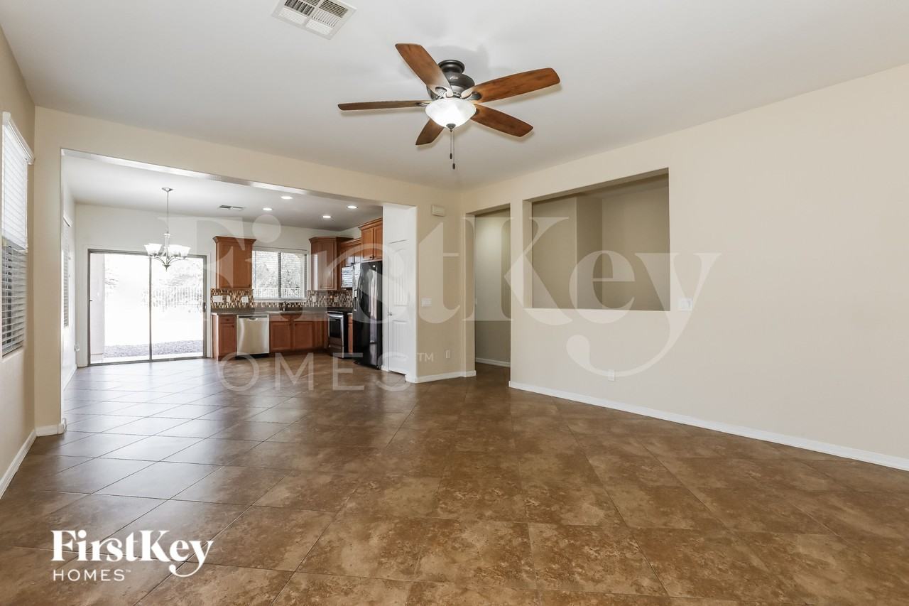 802 W Love Rd - Photo 2 of 19