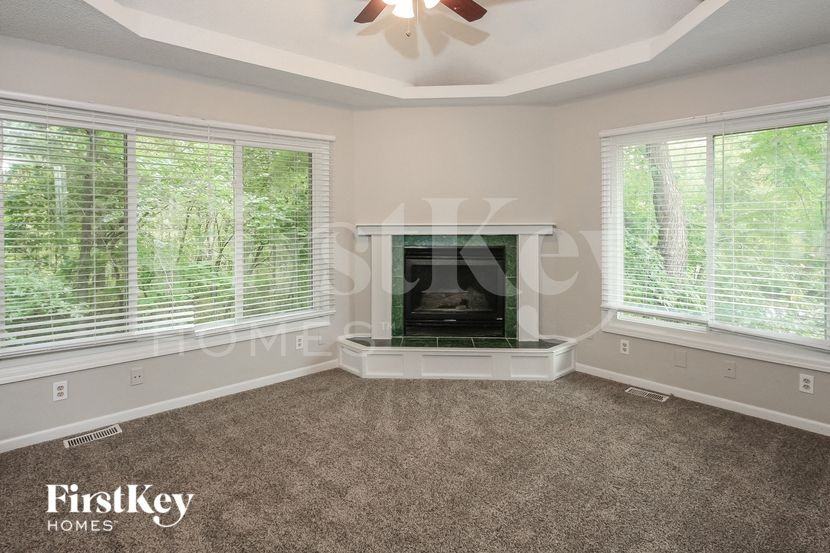 7918 Nw 85th Ter - Photo 2 of 15