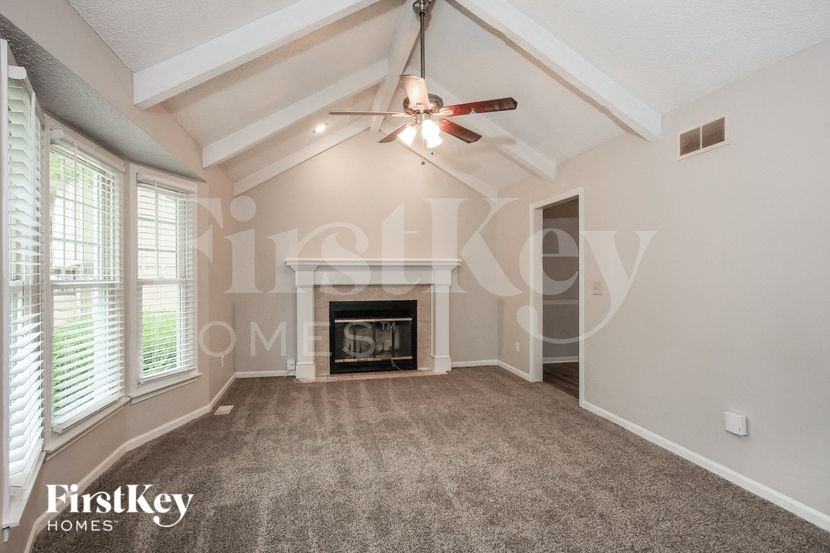 7918 Nw 85th Ter - Photo 3 of 15