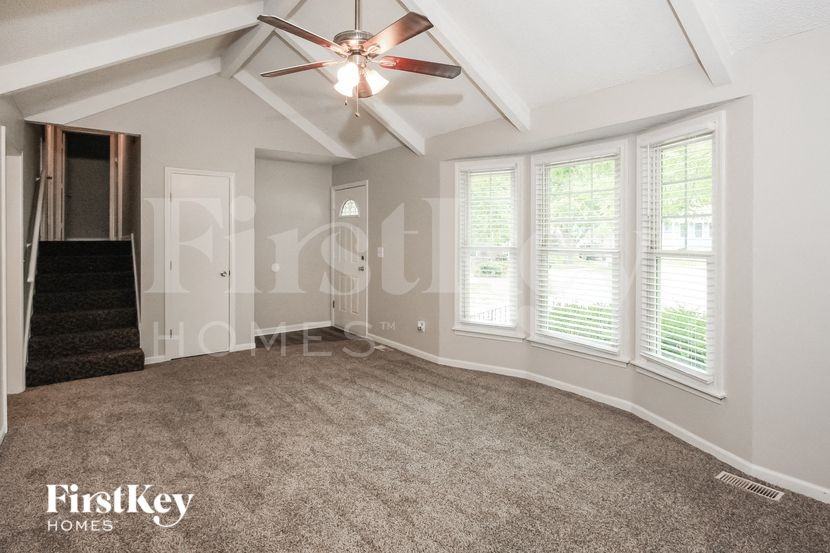 7918 Nw 85th Ter - Photo 4 of 15