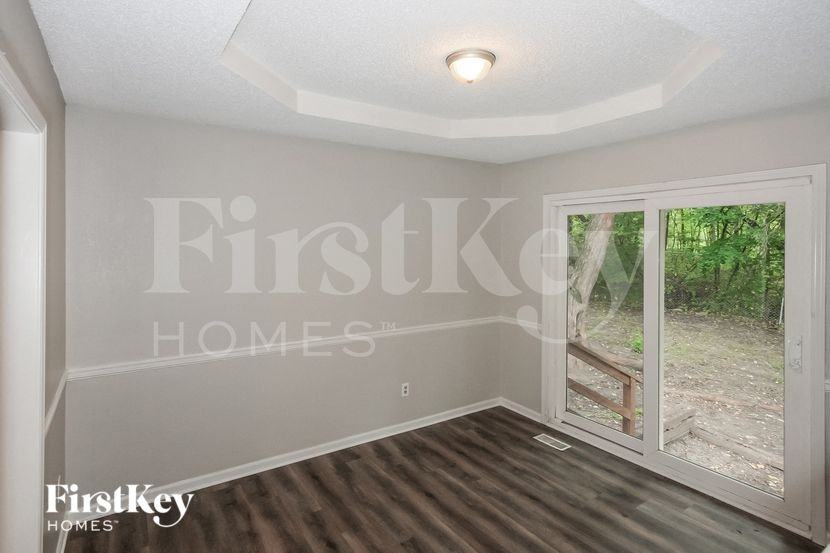 7918 Nw 85th Ter - Photo 5 of 15