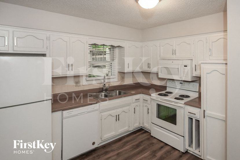 7918 Nw 85th Ter - Photo 6 of 15