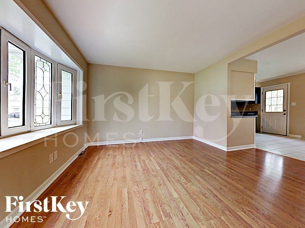 786 N Shore Dr - Photo 3 of 16