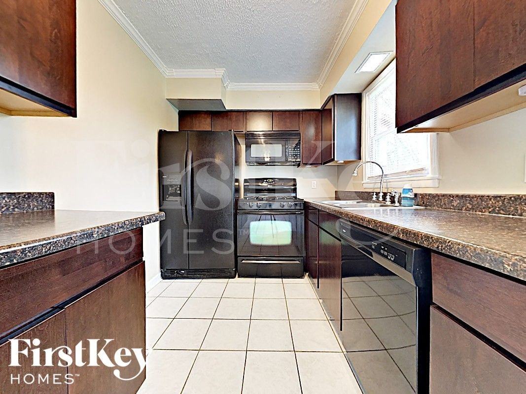 786 N Shore Dr - Photo 5 of 16