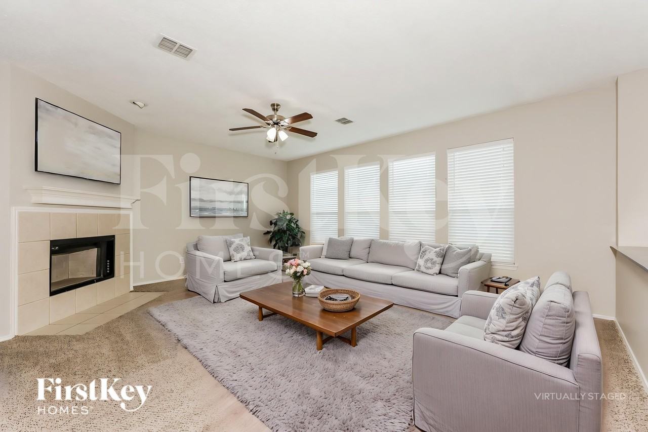 7425 Snow Ridge Dr - Photo 3 of 19