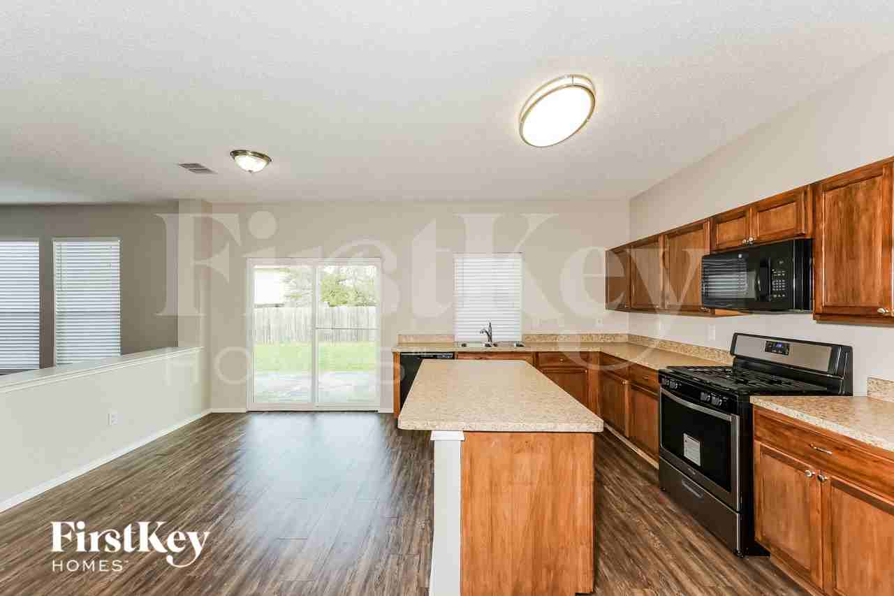 7425 Snow Ridge Dr - Photo 7 of 19