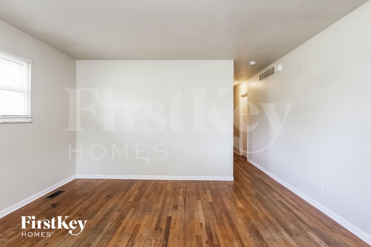 7320 E 51st St - Photo 2 of 15