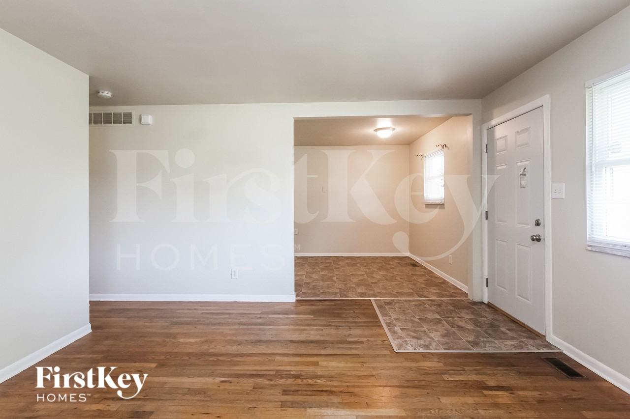 7320 E 51st St - Photo 3 of 15