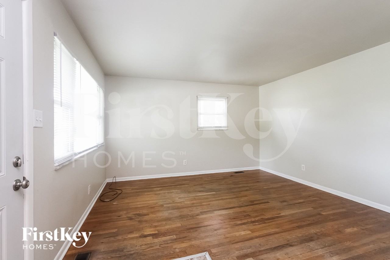 7320 E 51st St - Photo 4 of 15