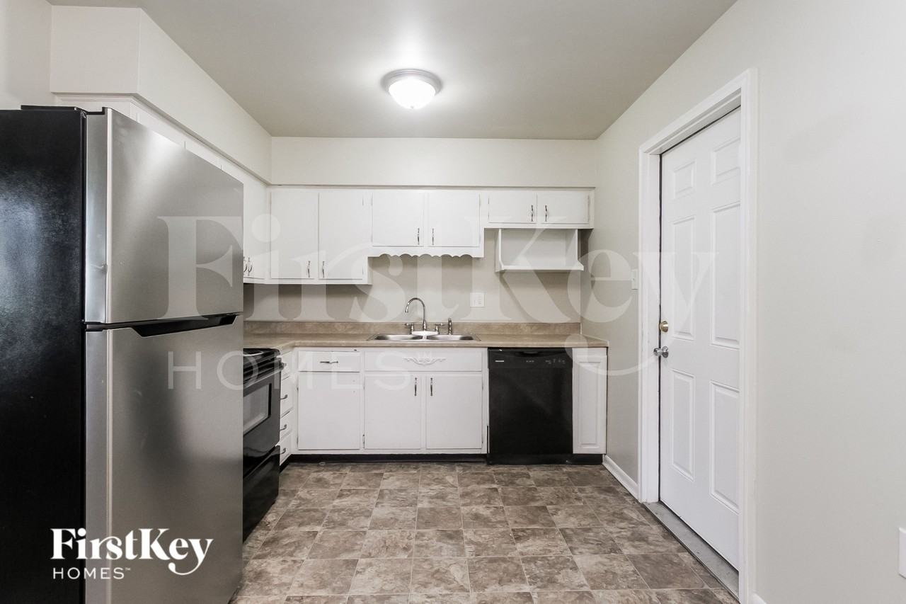 7320 E 51st St - Photo 5 of 15