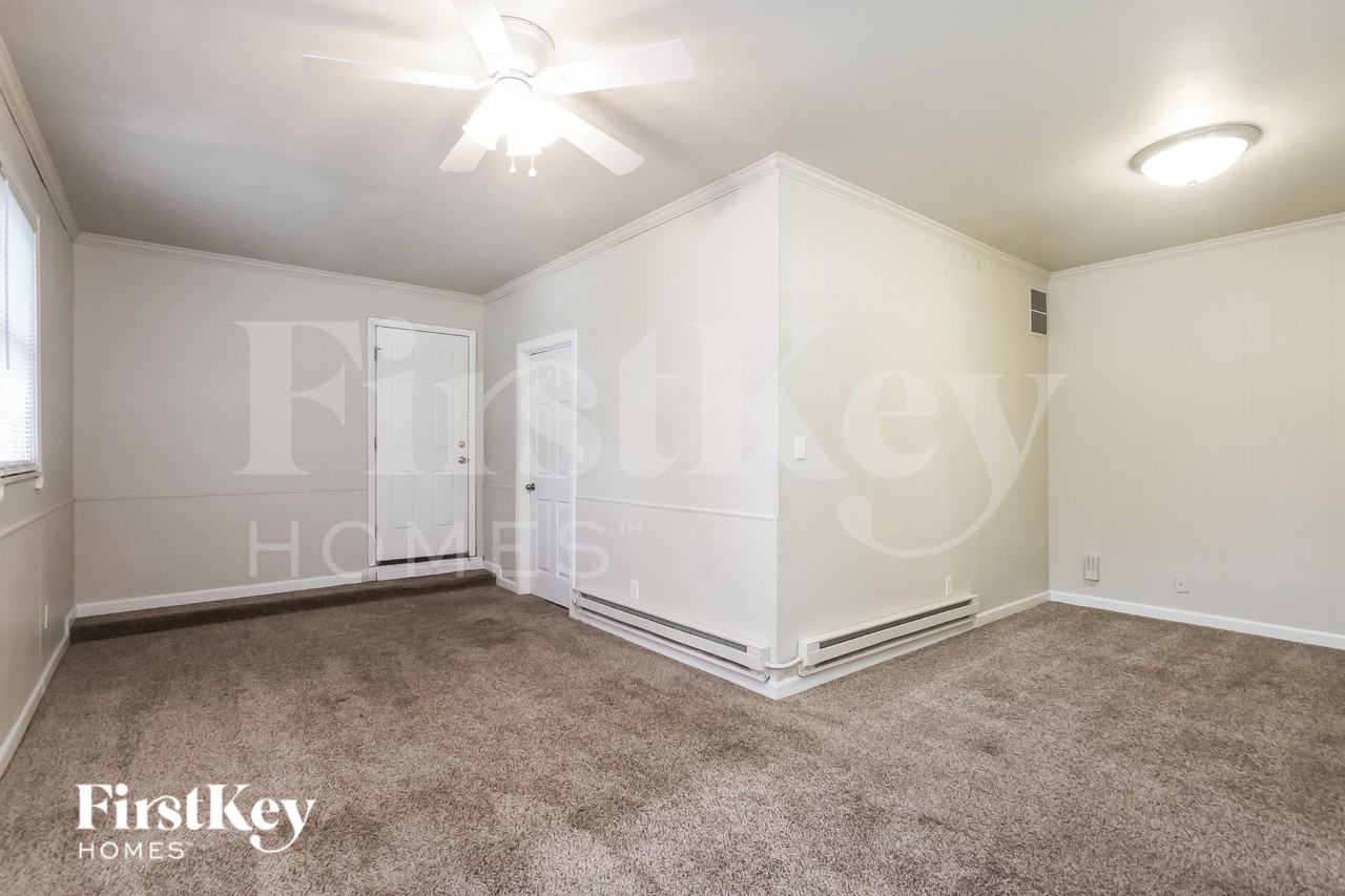 7320 E 51st St - Photo 7 of 15