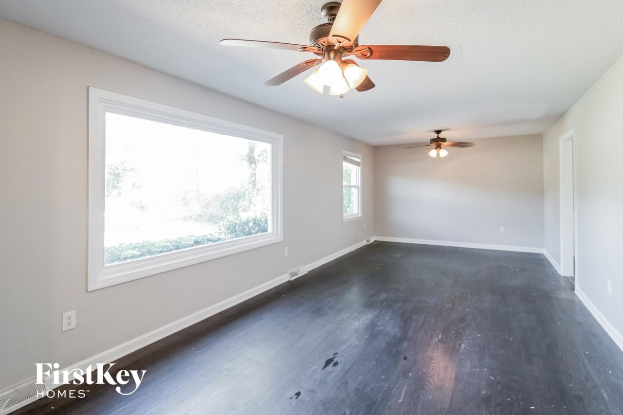 729 Harbor View Rd - Photo 3 of 15