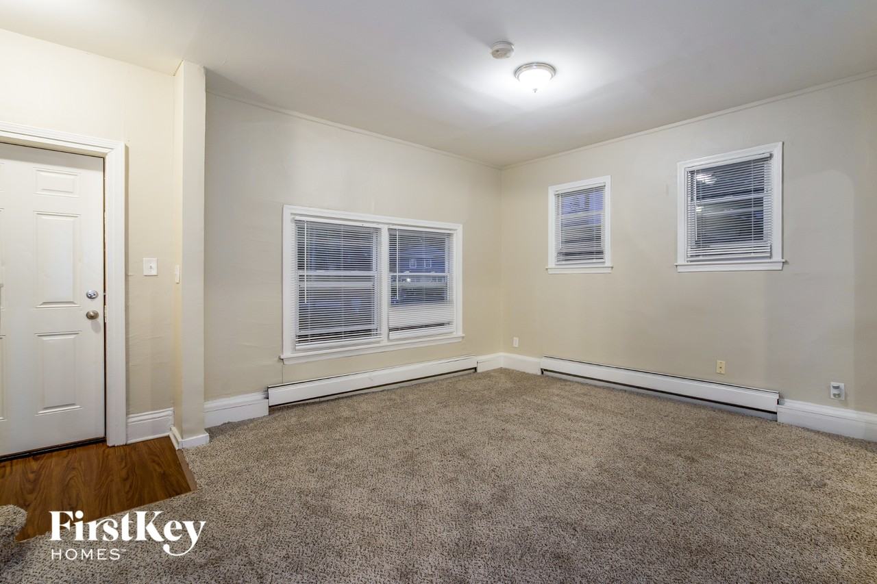 709 Porter St - Photo 4 of 15