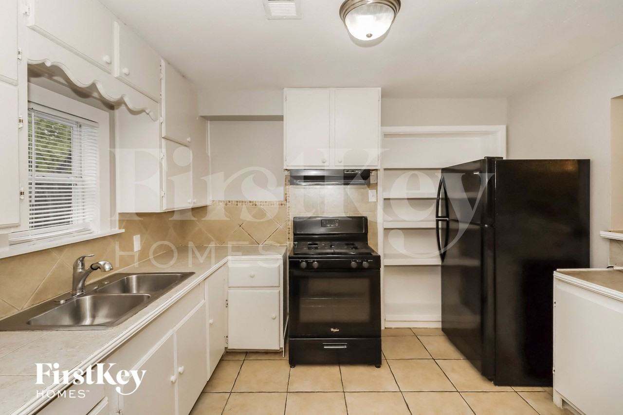 701 22nd Ave N - Photo 6 of 15