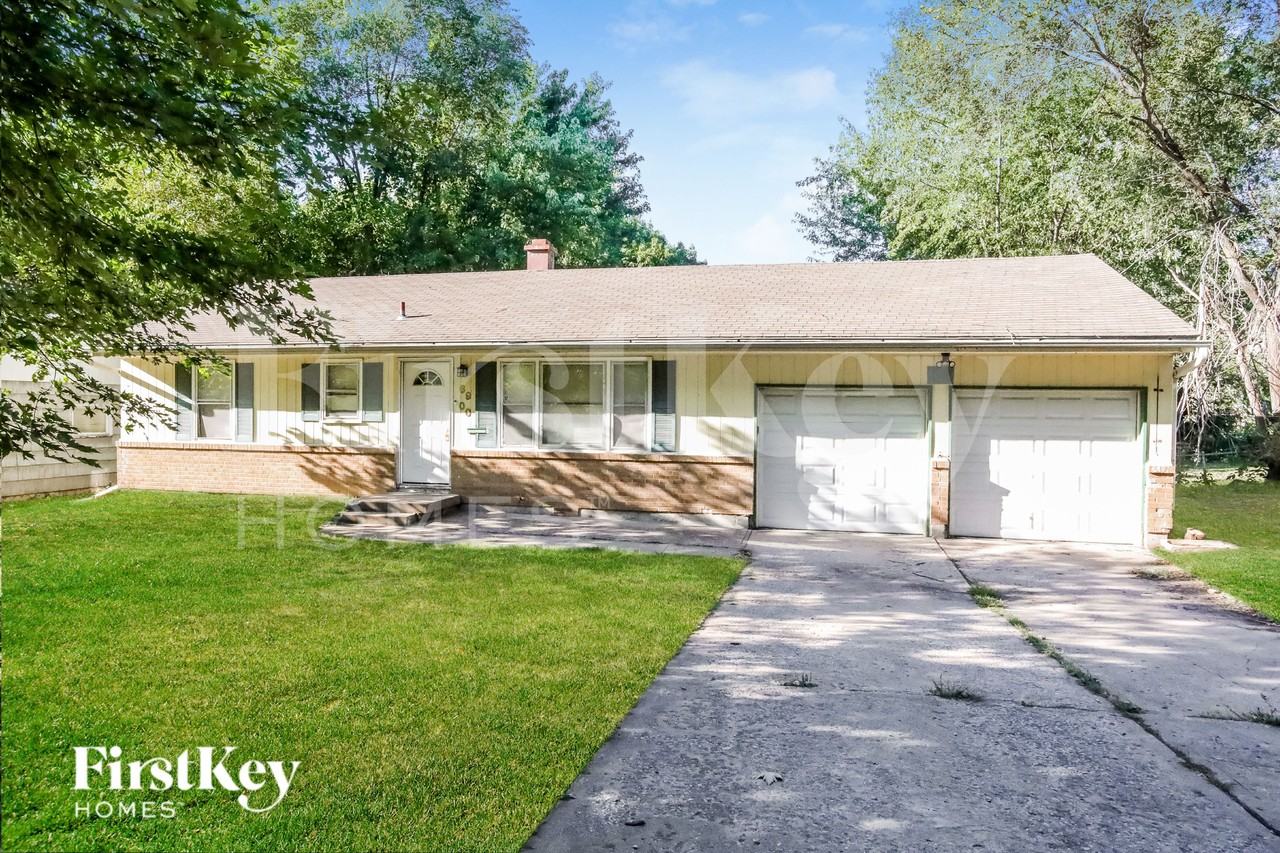 6900 Fairlane Dr - Photo 2 of 15