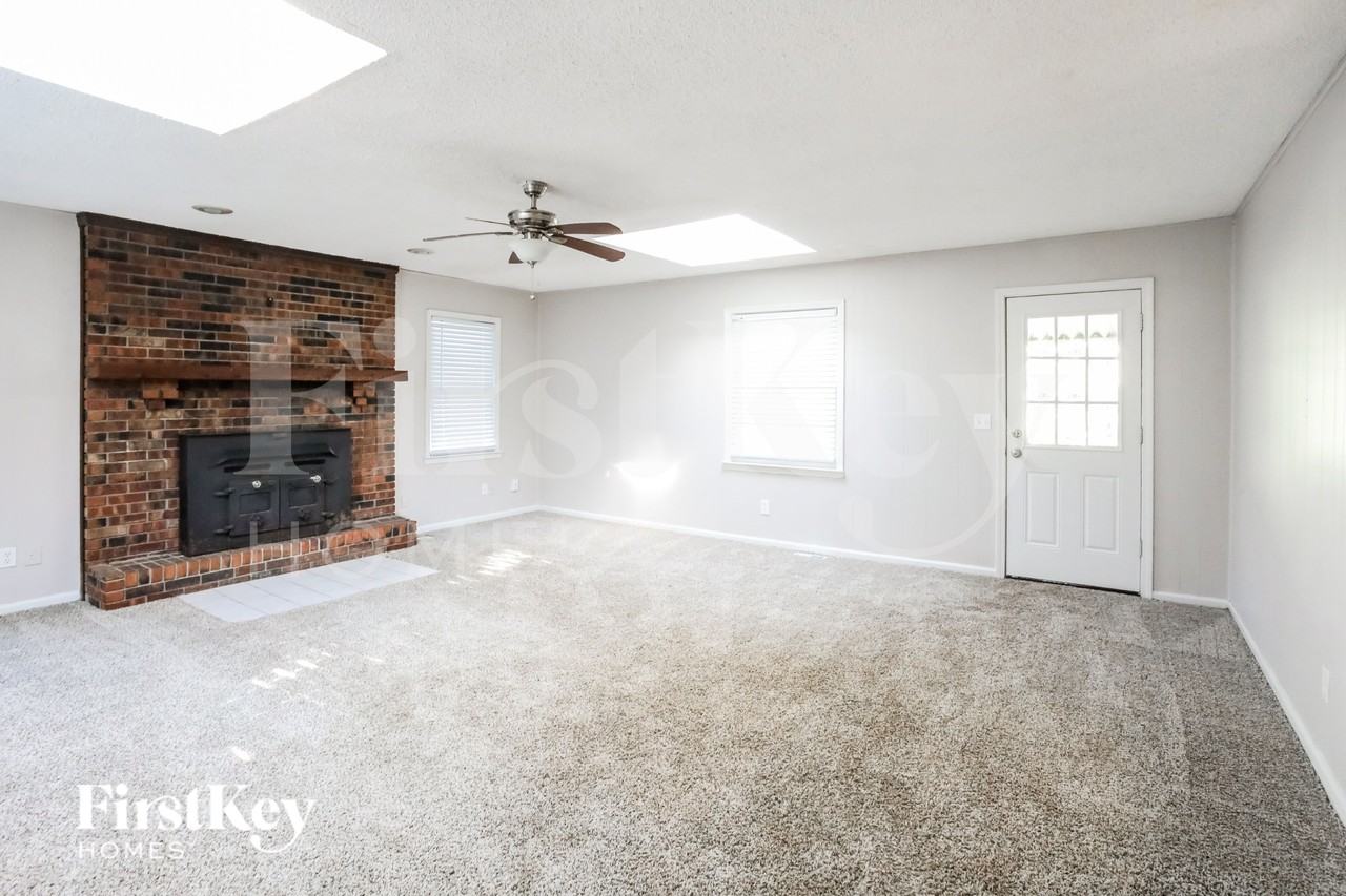 6900 Fairlane Dr - Photo 3 of 15