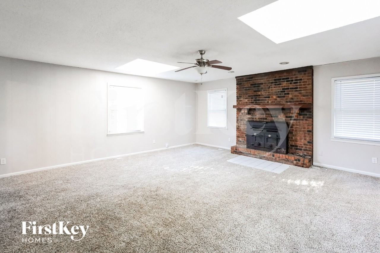 6900 Fairlane Dr - Photo 5 of 15