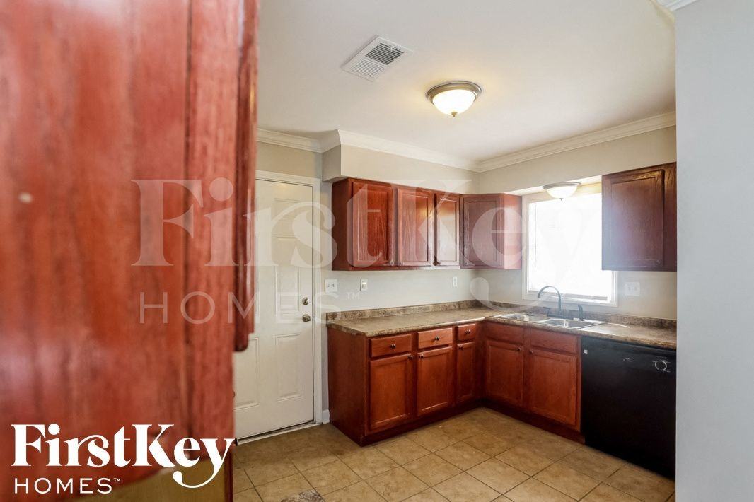 6609 Stockport Dr - Photo 4 of 15