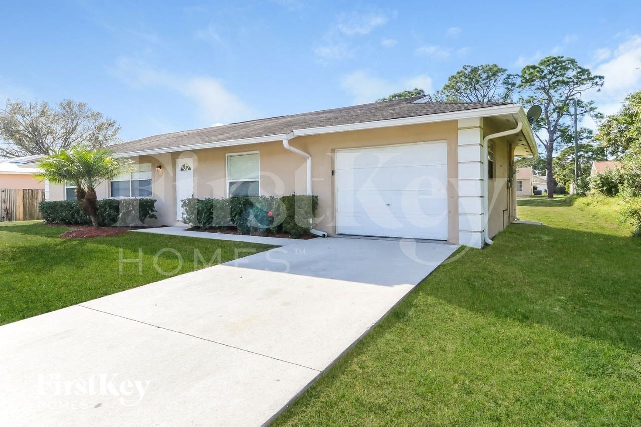 650 Nw Selvitz Rd - Photo 3 of 15