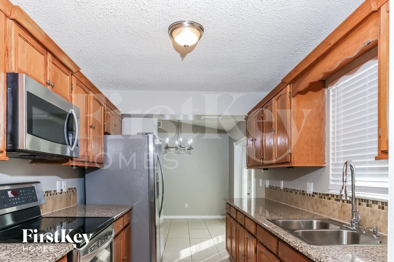 650 Nw Selvitz Rd - Photo 7 of 15