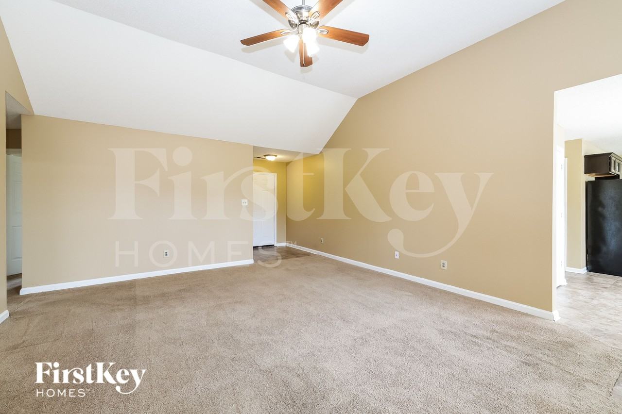 6454 Manchester Dr - Photo 3 of 16