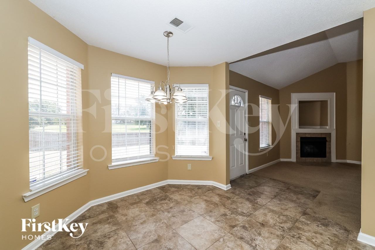 6454 Manchester Dr - Photo 4 of 16